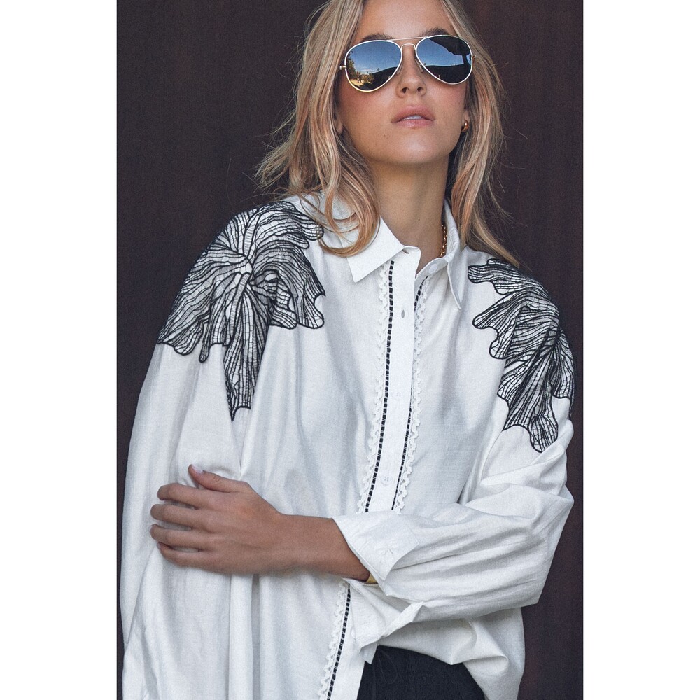 UDTP1400 WHTE Urban Daisy Chic Embroidery Canvas Shirt Various Sizes